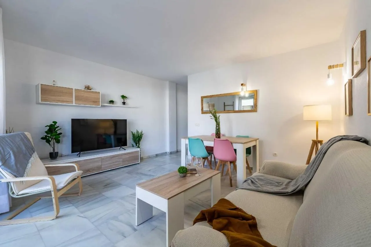 Paseo Marítimo Rey de España esquina Lope de Vega 1 dormitorio más sofá cama salón y cama supletoria Fuengirola 0*,  España